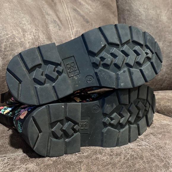 No Boundaries Black Floral Combat Boots - Picture 4 of 6